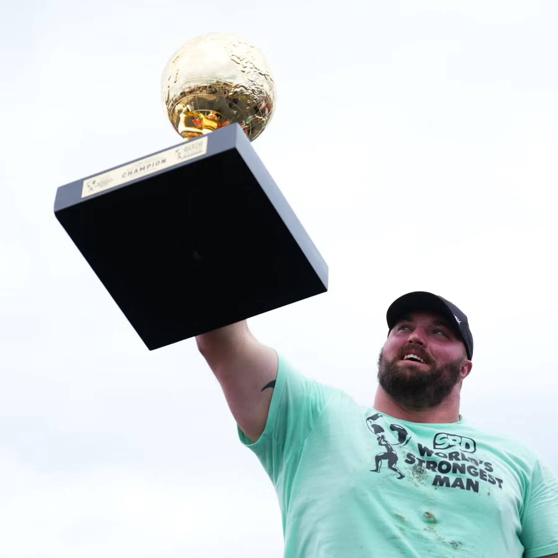 Mitchell Hooper met de trofee